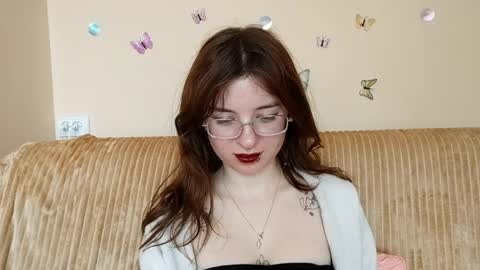 Mia online show from May 5, 7:14 am