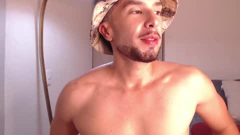 Daniel Savage Bubbleass online show from June 4, 7:03 am