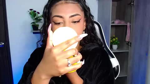 Snapshot of danna_schmidt23 chatting on October 24, 10:05 am Danna online show from October 24, 10:05 am