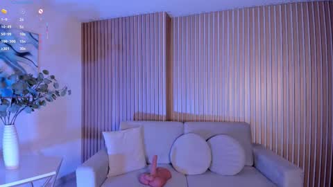 Danna Cruz  online show from October 15, 7:15 pm