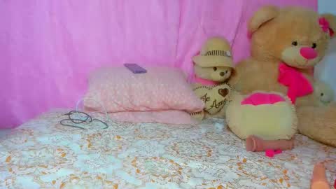 Danna Sofia jeins online show from October 12, 9:35 am