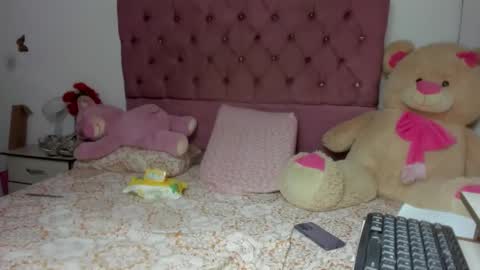 Danna Sofia jeins online show from March 2, 1:18 pm