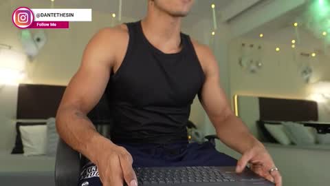 Snapshot of danteestone chatting on October 22, 10:11 pm Dante online show from October 22, 10:11 pm