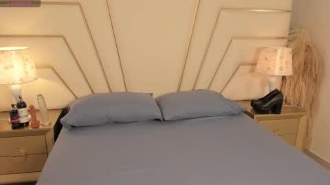 daphne_and_roger online show from September 23, 11:48 am