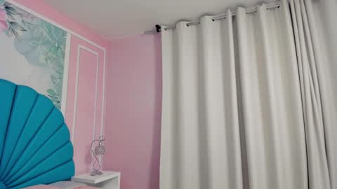 Snapshot of daphne_fox_ chatting on February 8, 2:15 am Daphne  online show from February 8, 2:15 am