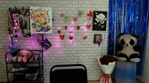 Snapshot of darina_m_ chatting on February 23, 12:05 pm Darina online show from February 23, 12:05 pm