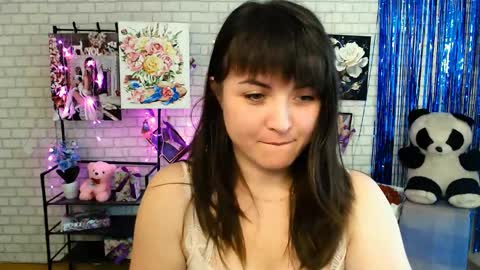 Snapshot of darina_m_ chatting on February 25, 11:32 am Darina online show from February 25, 11:32 am