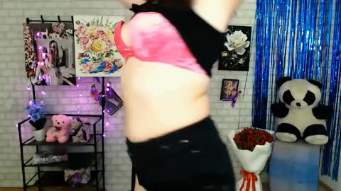 Snapshot of darina_m_ chatting on February 20, 5:44 am Darina online show from February 20, 5:44 am