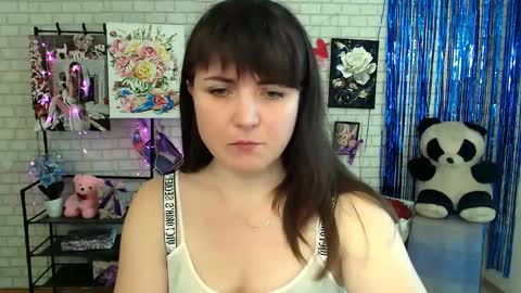 Snapshot of darina_m_ chatting on March 5, 11:06 am Darina online show from March 5, 11:06 am