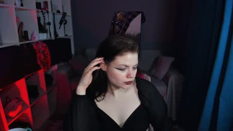Dari the it woman online show from January 25, 11:43 pm