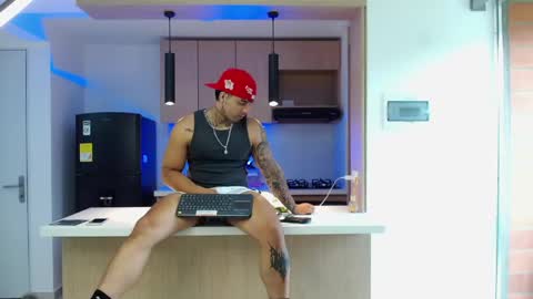 Darius Phoenix  online show from May 26, 8:59 pm