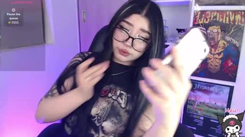 dark___doll online show from May 26, 2:17 am