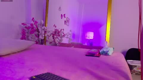 dark_angell77 online show from June 24, 11:17 am