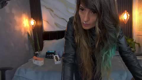 dark_dominika online show from May 11, 12:45 pm