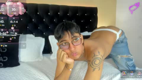 Snapshot of dark_hairy_ chatting on March 9, 6:50 am Andrew online show from March 9, 6:50 am