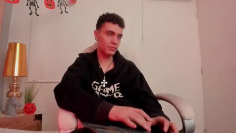 dark_sun333 online show from October 30, 2:34 am