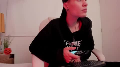 dark_sun333 online show from October 31, 2:45 am