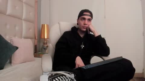 dark_sun333 online show from January 8, 2:06 am