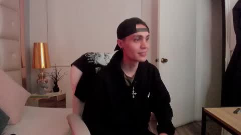 dark_sun333 online show from December 18, 3:46 am