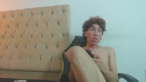 darkknightx01 online show from November 18, 2:03 am