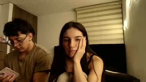 darkpleasuress online show from March 17, 5:56 am