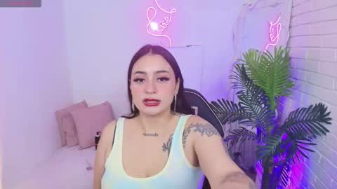 Snapshot of darling_tay chatting on September 28, 3:26 am Darling online show from September 28, 3:26 am