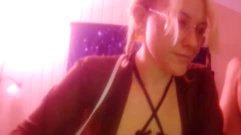 darnette_daisy online show from May 8, 6:52 am