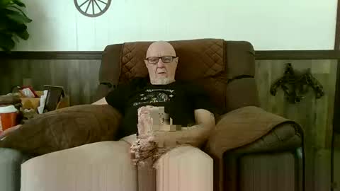 dave571960 online show from April 1, 7:22 pm