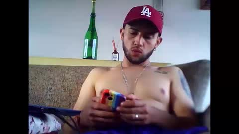 Snapshot of david23vergota chatting on October 18, 9:52 pm david23vergota online show from October 18, 9:52 pm