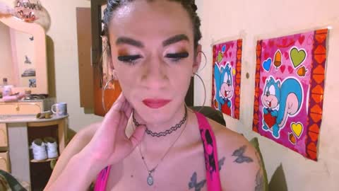 dayanna_01_ online show from April 4, 9:33 pm