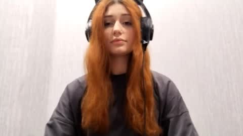 Mia online show from March 31, 4:35 am