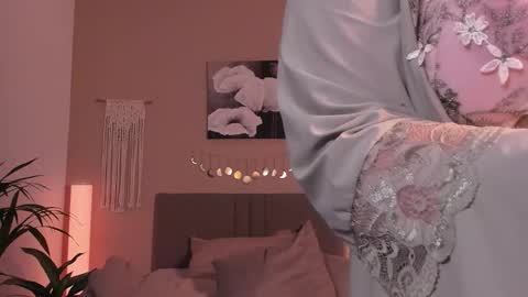 Moa . online show from September 23, 6:47 pm