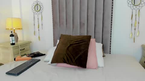 Snapshot of debora_scoot chatting on March 6, 2:40 pm Debora online show from March 6, 2:40 pm