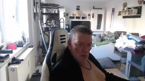 deinprinz2312 online show from April 2, 6:43 am