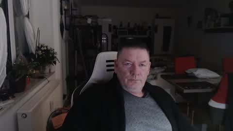 deinprinz2312 online show from January 3, 5:28 am