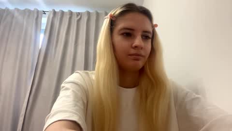 Amelia online show from May 26, 1:06 pm
