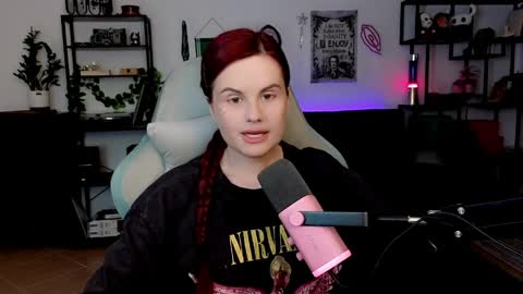 dellacrush_ online show from March 29, 5:14 pm