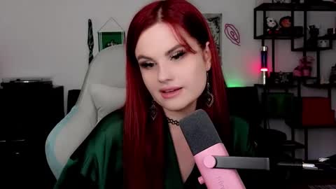 dellacrush_ online show from March 18, 6:36 pm