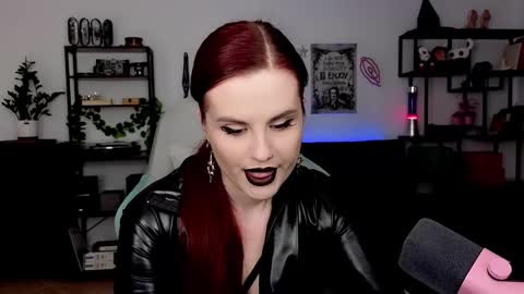 dellacrush_ online show from March 24, 7:20 pm