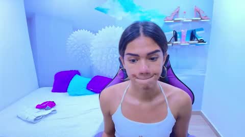 DEMI online show from December 3, 5:46 pm