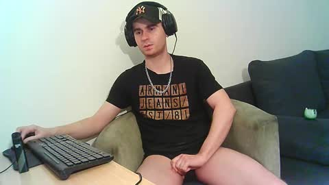 Snapshot of demoverzze chatting on January 17, 5:32 am Dominik online show from January 17, 5:32 am