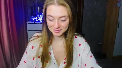 Snapshot of demure_soul chatting on September 18, 4:27 am Sophie online show from September 18, 4:27 am