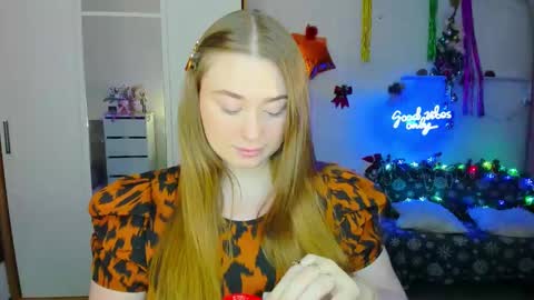 Snapshot of demure_soul chatting on December 5, 3:55 pm Sophie online show from December 5, 3:55 pm