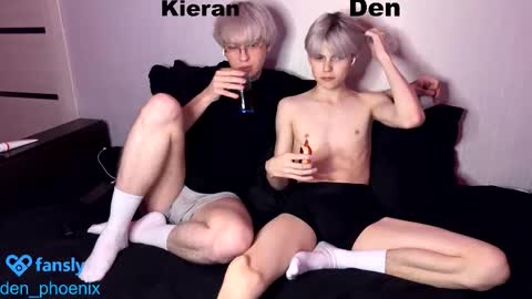 Snapshot of den_phoenix_ chatting on September 15, 10:00 pm Den Shorty online show from September 15, 10:00 pm