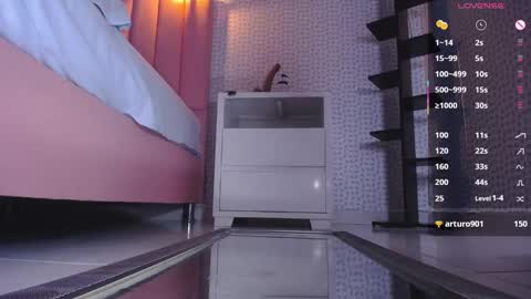 D E N I S  online show from November 12, 3:58 pm