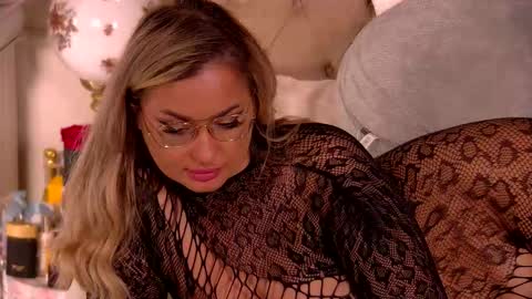 Ela online show from October 24, 11:27 pm