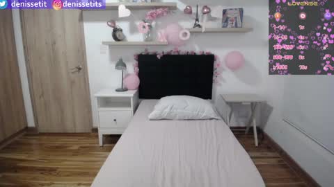    online show from April 8, 10:02 pm