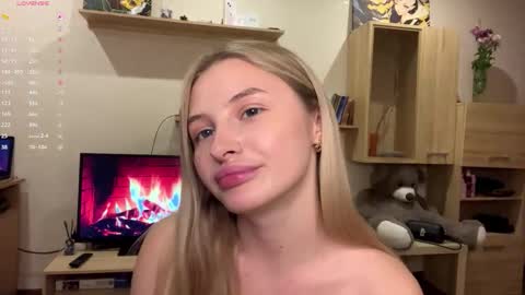 Vi  Victoria online show from November 4, 5:03 pm