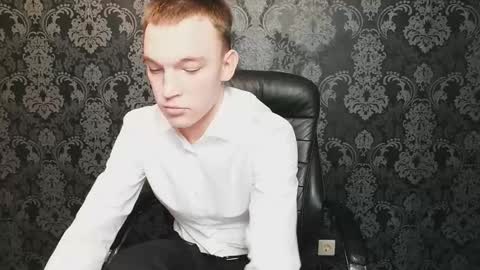 Derek online show from October 28, 12:28 pm