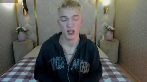 Derek online show from December 22, 1:23 am